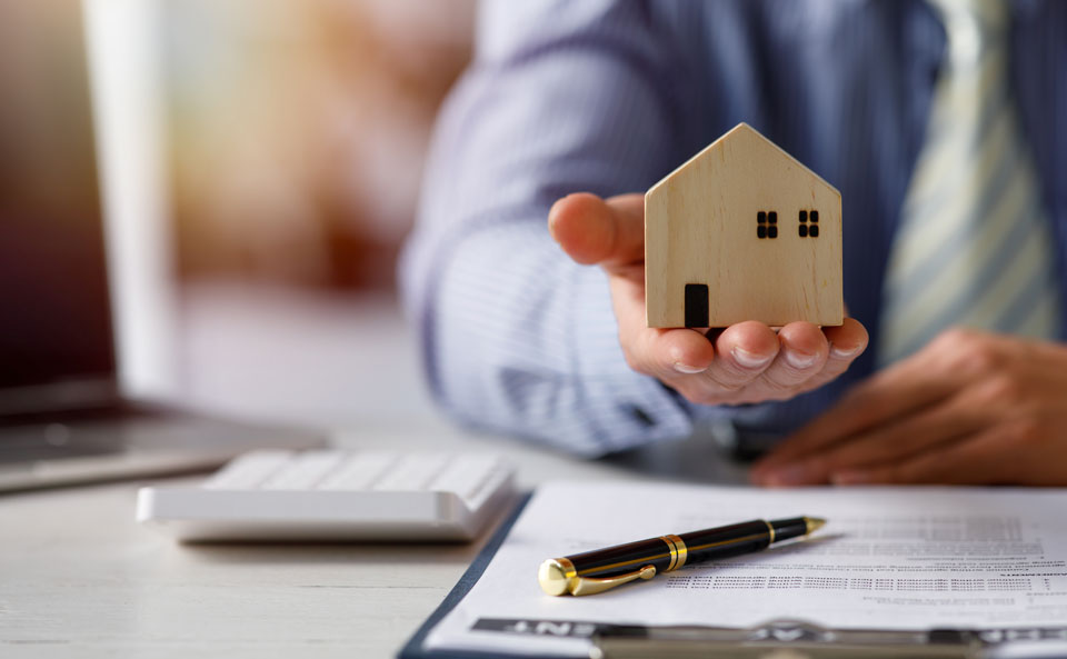 不動産について説明している様子